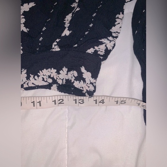 Free People ruffled long sleeve crop blouse Navy Blue and off white Large - Picture 8 of 11